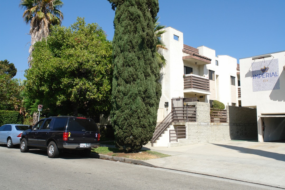 118 N Cedar St in Glendale, CA - Foto de edificio