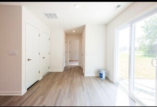 20 Hemingway Ave in Ashville, OH - Foto de edificio - Building Photo