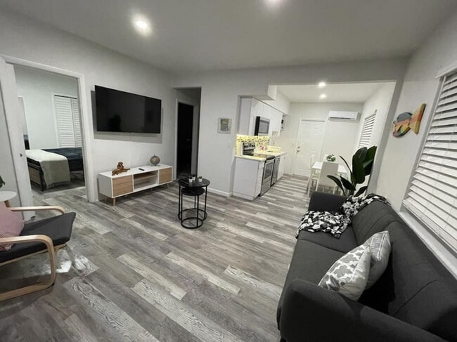 1117 Douglas Rd