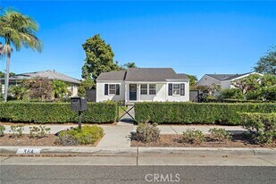 364 Broadway in Costa Mesa, CA - Building Photo