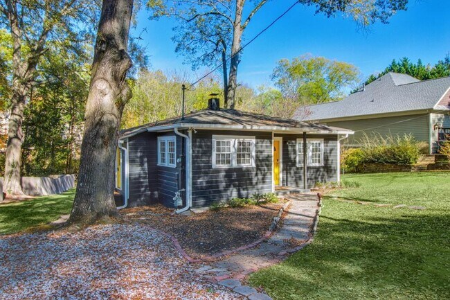 250 Lake Dr in Norcross, GA - Building Photo - Building Photo