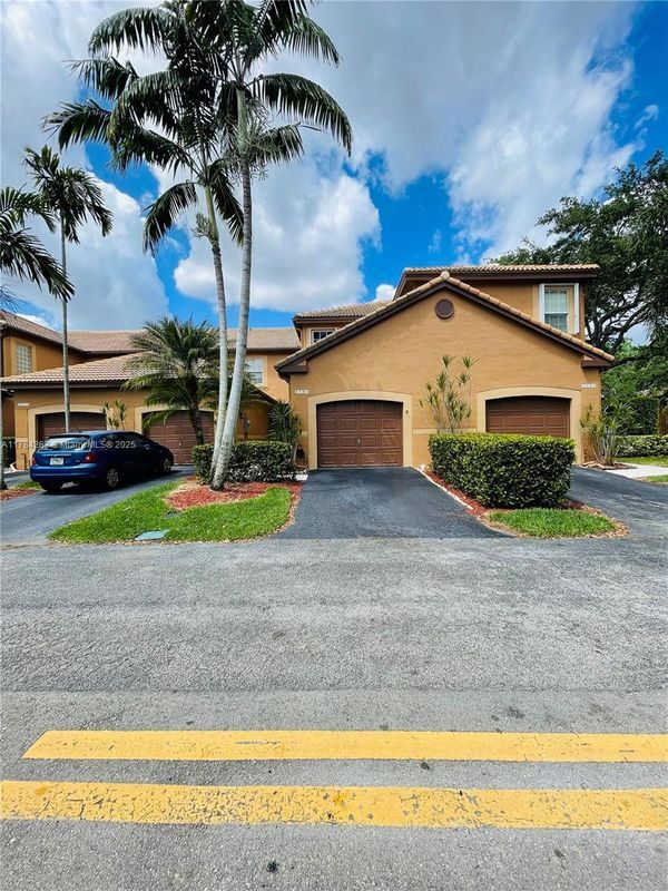 1503 Veracruz Ln in Weston, FL - Foto de edificio - Building Photo