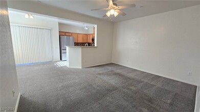 6868 Sky Pointe Dr in Las Vegas, NV - Building Photo - Building Photo