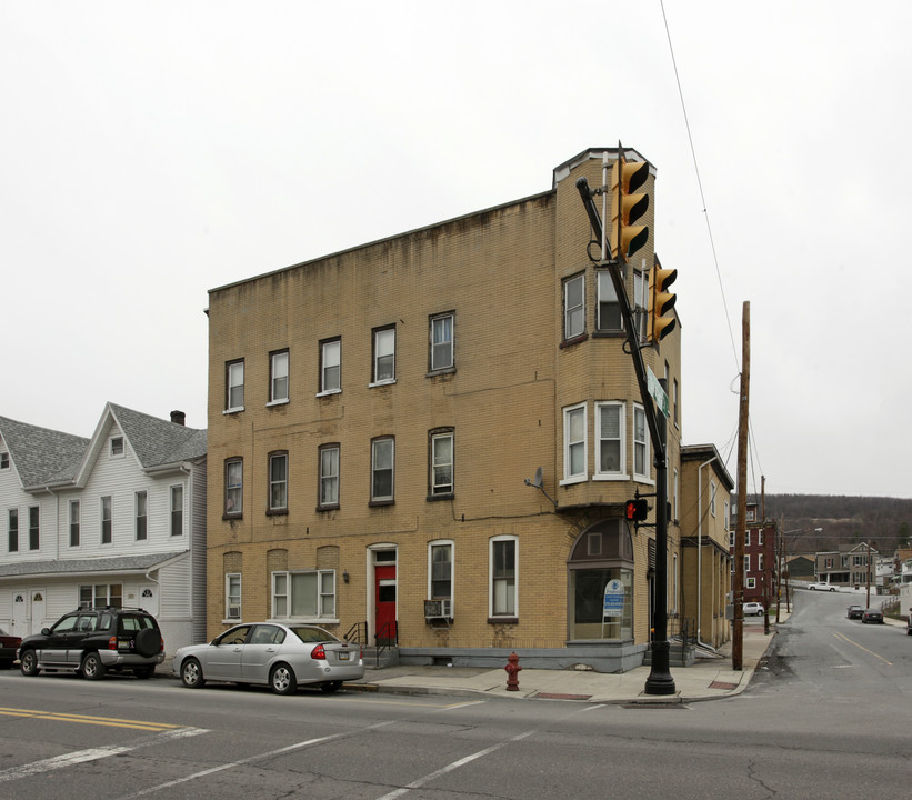 301 W Broad St in Tamaqua, PA - Building Photo