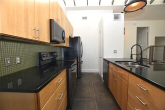 2202 Trailside Dr in Austin, TX - Building Photo - Building Photo