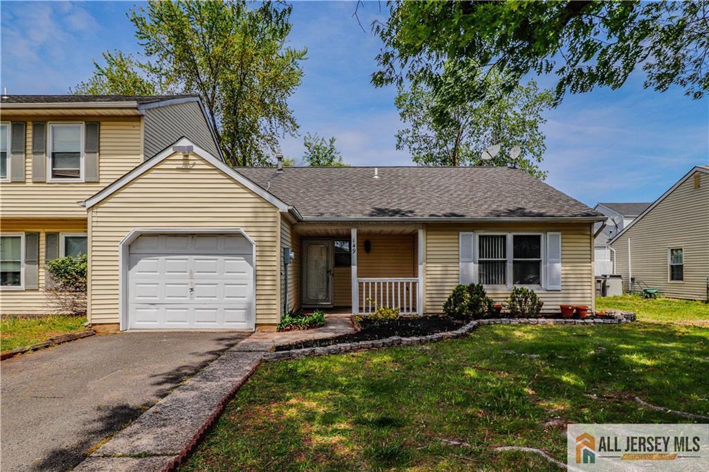 149 Zwolak Ct in South Plainfield, NJ - Building Photo