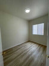 11459 Collins St in Los Angeles, CA - Foto de edificio - Building Photo