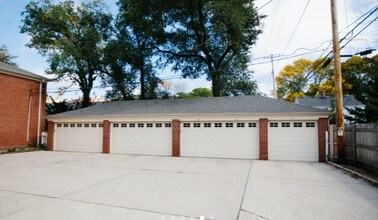 Bay Manor in Whitefish Bay, WI - Foto de edificio - Building Photo
