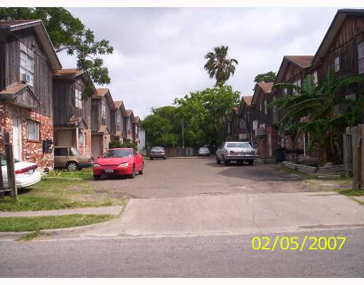 1001 N Staples St in Corpus Christi, TX - Building Photo