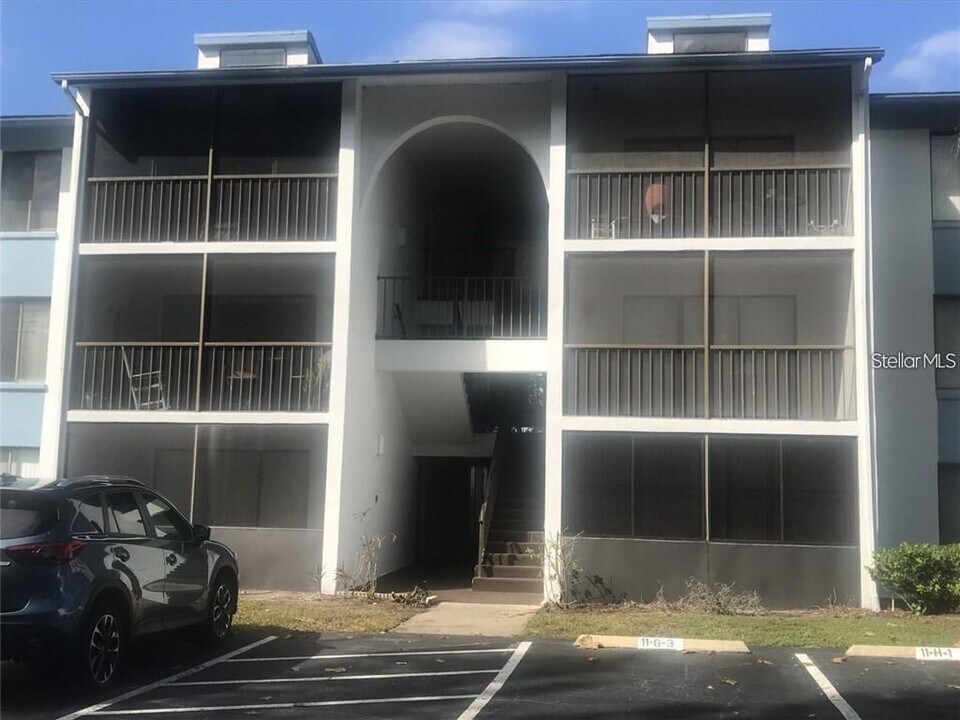8211 Sun Spring Cir in Orlando, FL - Building Photo