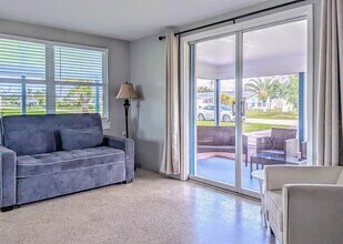 191 E Wentworth St in Englewood, FL - Building Photo - Building Photo