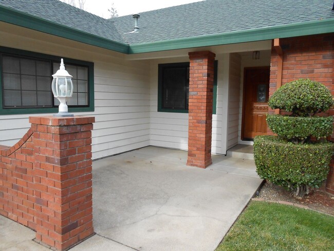 3706 Mt Ashland Ave in Redding, CA - Building Photo - Building Photo