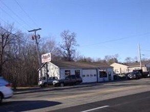 627 Washington St in South Easton, MA - Foto de edificio - Building Photo
