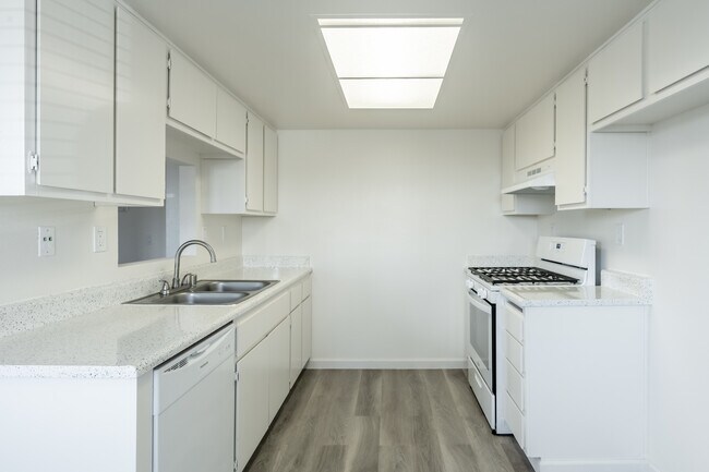 Sierra Pointe in Rialto, CA - Building Photo - Interior Photo