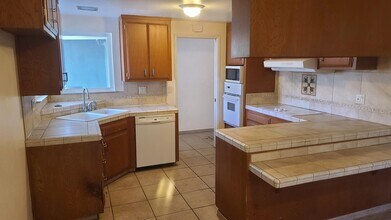 5523 Mary Jo Way in San Jose, CA - Building Photo - Building Photo