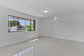 11239 SW 5th Terrace in Miami, FL - Building Photo - Building Photo