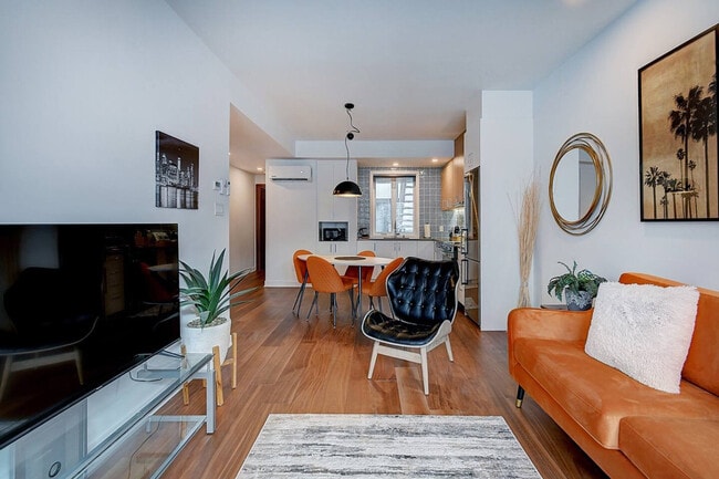 5169 Rue Jeanne-Mance, Unit SI ID1507612P in Montréal, QC - Building Photo - Building Photo