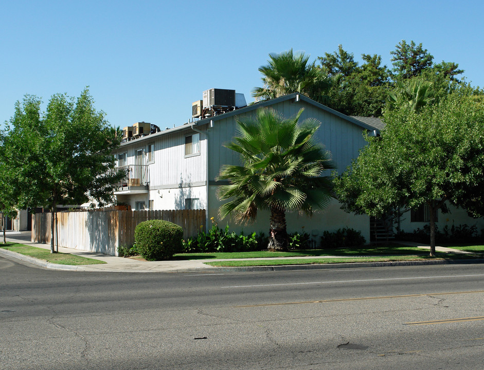 1937 W Shields Ave in Fresno, CA - Building Photo