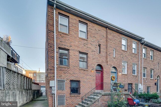 property at 830 S Howard St