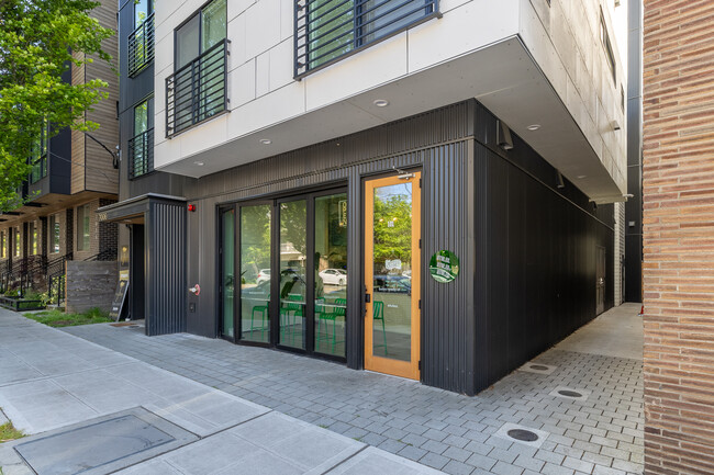 Cypress Greenwood in Seattle, WA - Foto de edificio - Building Photo