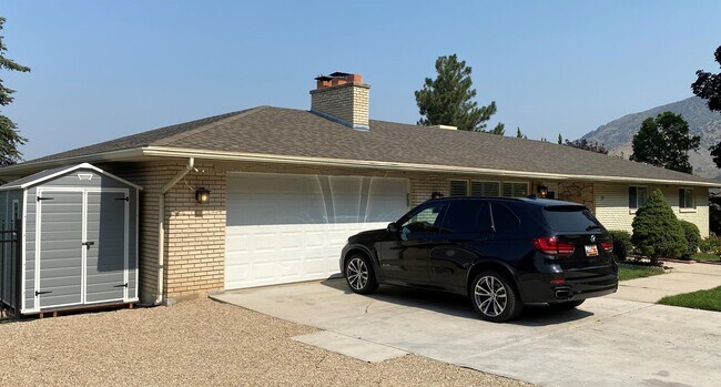 3709 E Viewcrest Cir in Salt Lake City, UT - Building Photo - Building Photo