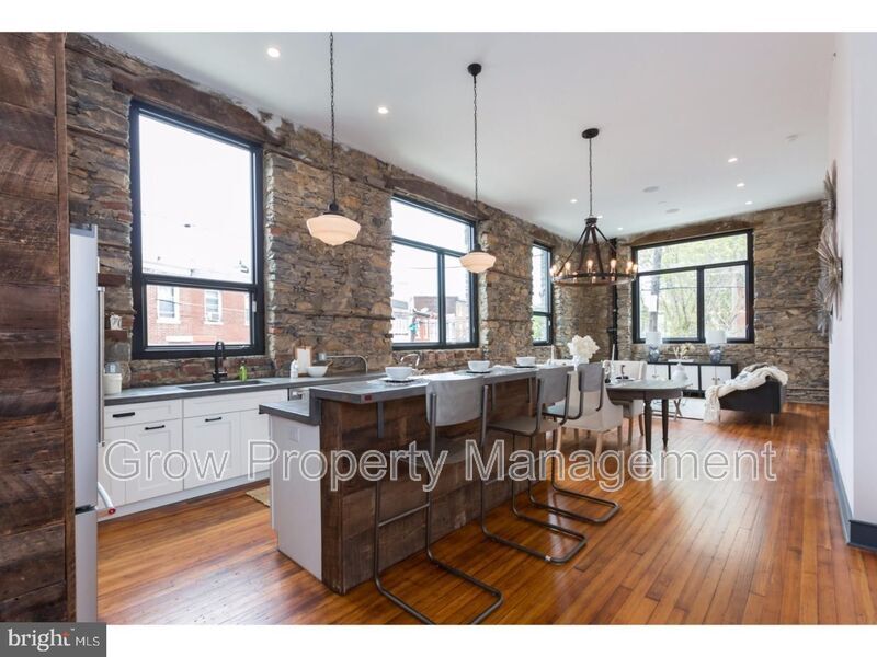 2128 E Firth St in Philadelphia, PA - Building Photo