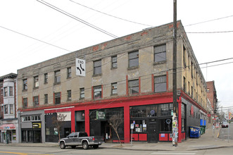 Bluff Apartments in Seattle, WA - Foto de edificio - Building Photo