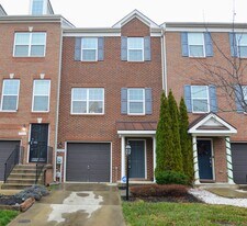 11696 Palm Desert Pl, Unit a in Waldorf, MD - Building Photo