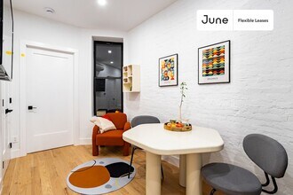 Trendy ROOM at The Central Park Manhattan House, Unit 2 in New York, NY - Foto de edificio - Building Photo