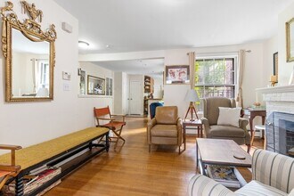 86 West Cedar St in Boston, MA - Building Photo - Building Photo