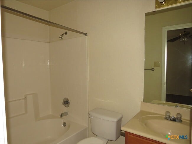property at 1602 Dugger Cir