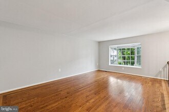 5790 Burke Towne Ct in Burke, VA - Building Photo - Building Photo