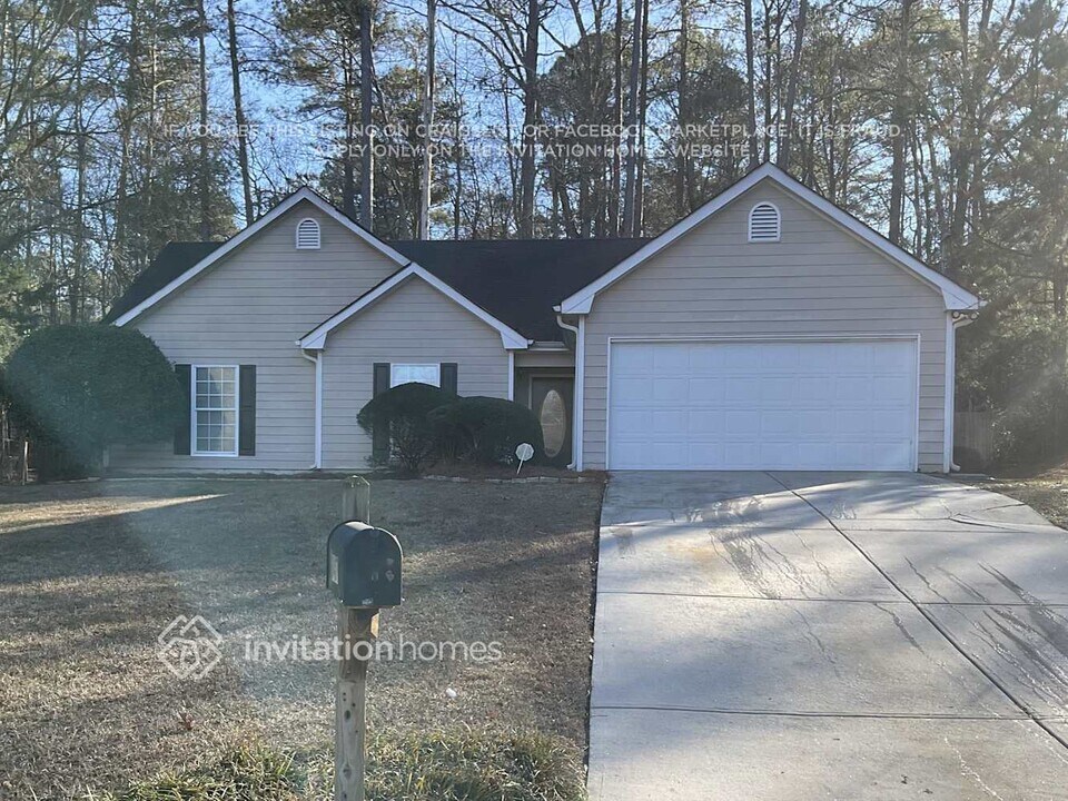 8487 Misty Creek Cir in Snellville, GA - Building Photo