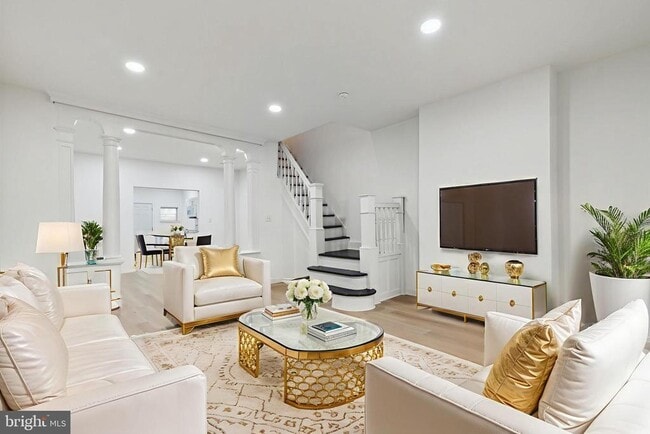 property at 5803 W Thompson St