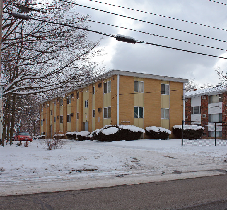 Rhodes Avenue Apartments in Akron, OH - Building Photo