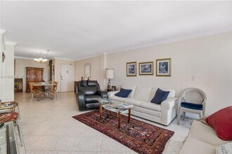245 18th St, Unit 904 in Miami Beach, FL - Building Photo - Building Photo