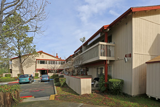 Auburn Villa in Auburn, CA - Building Photo - Building Photo