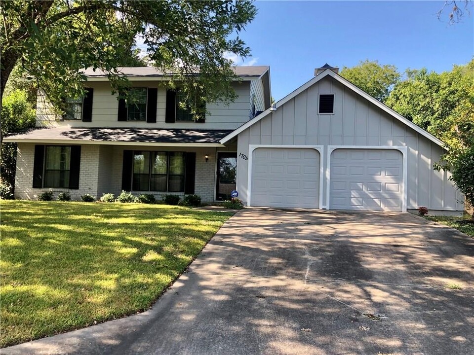 1705 Pebble Brook Dr in Austin, TX - Building Photo