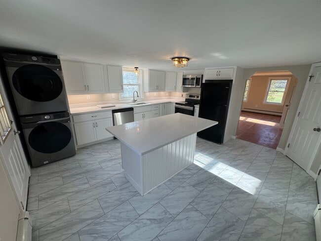 456 Mattakeesett St, Unit 3 in Pembroke, MA - Foto de edificio - Building Photo