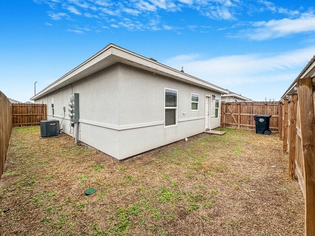1809 Stauffers St in Weslaco, TX - Building Photo - Building Photo