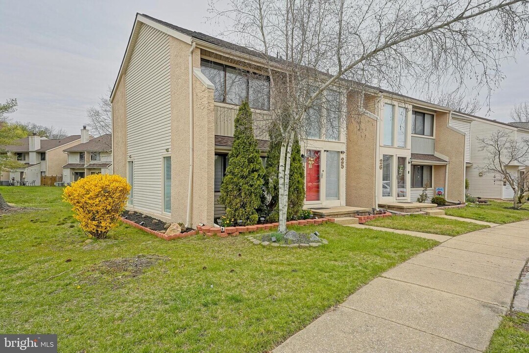 25 Viburnum Ln in Mount Laurel, NJ - Foto de edificio