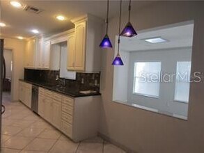 305 Coble Dr in Longwood, FL - Foto de edificio - Building Photo