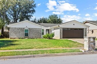 1237 N Knowles Dr in Saginaw, TX - Building Photo - Building Photo