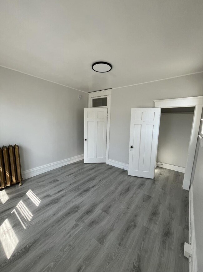 2105 Cornwall St in Regina, SK - Building Photo - Building Photo