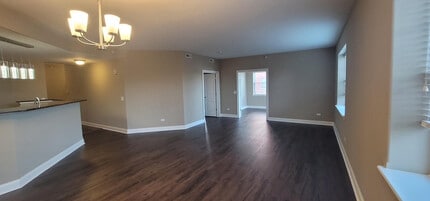 1 Itasca Pl, Unit TWO BEDS in Itasca, IL - Building Photo - Building Photo