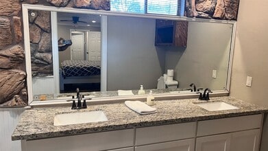 6335 Tall Willow Dr in Houston, TX - Building Photo - Building Photo