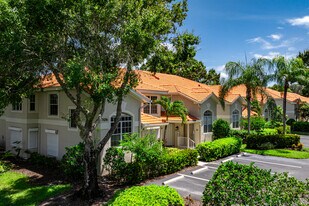 Pipers Grove in Naples, FL - Building Photo