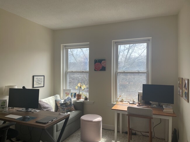 1419 Commonwealth Ave, Unit 404 in Boston, MA - Foto de edificio - Building Photo