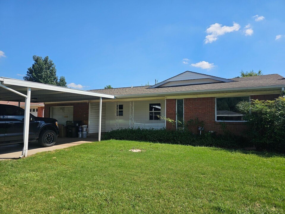 434 W Fairchild Dr in Midwest City, OK - Building Photo