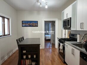 41 Avon St, Unit 1 in Somerville, MA - Building Photo - Building Photo
